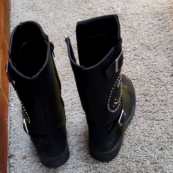 Olivia Miller Girl black boots size 13. - Picture 4 of 5